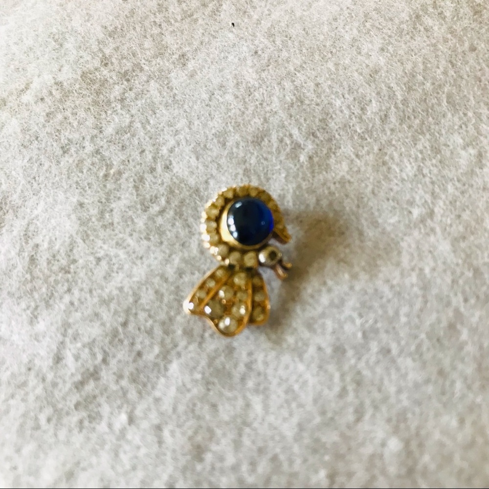 - Vintage 14k Gold Diamonds and Blue Sapphire Ribbon Shaped Tie Pin Reduce…
